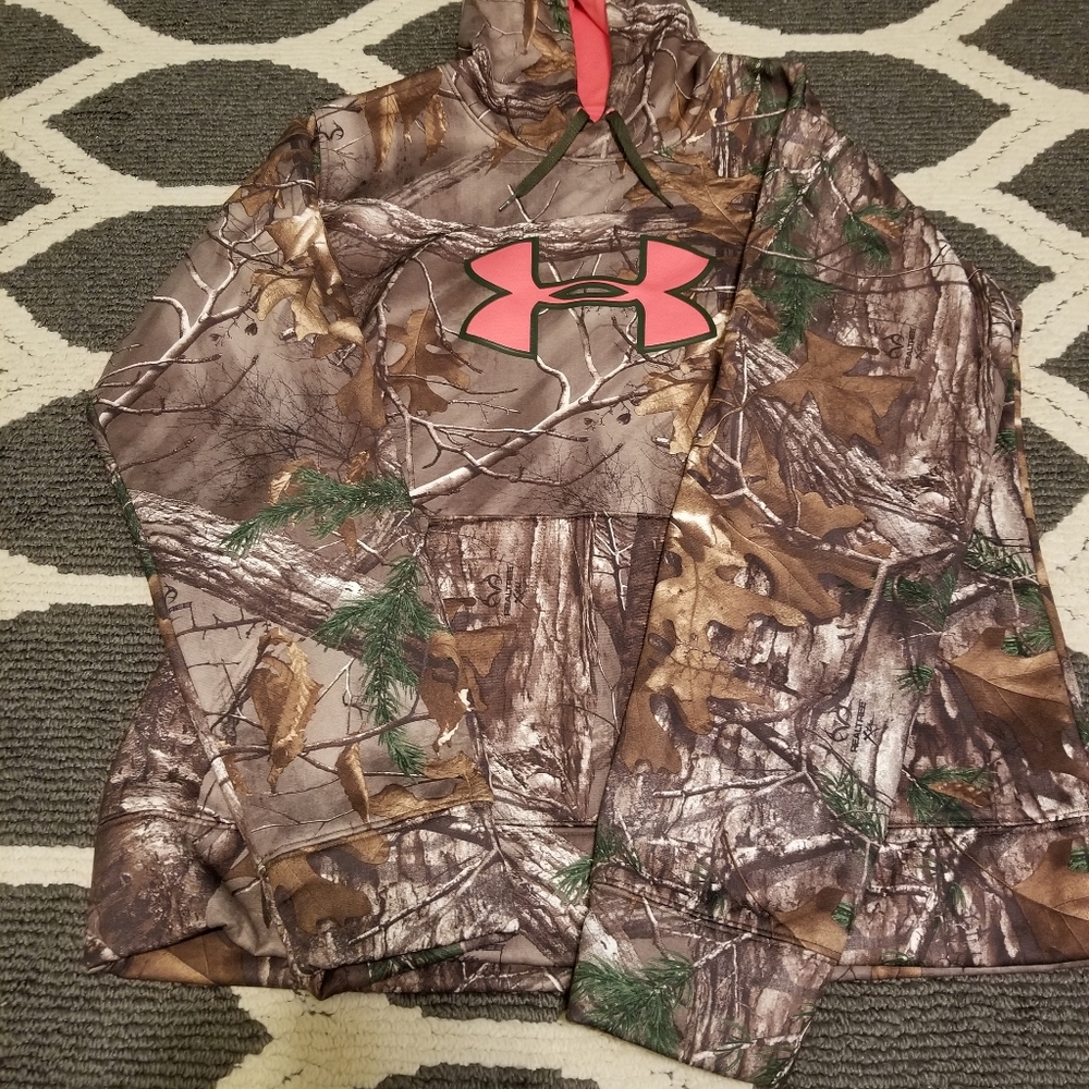 Camo under armour sweatshirt